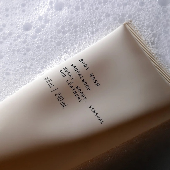 Sandalwood Body Wash by Minim LA - Picture 2 of 4